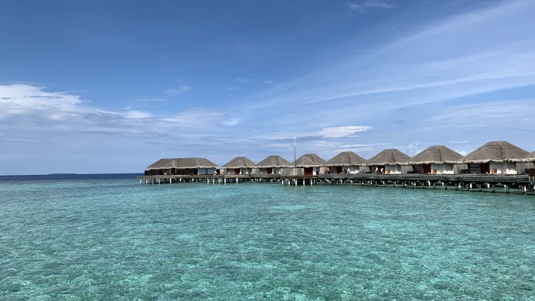 モルディブ旅行・Dusit Thani Maldivesの水上ヴィラに泊まってみた！（得するための裏技あり）